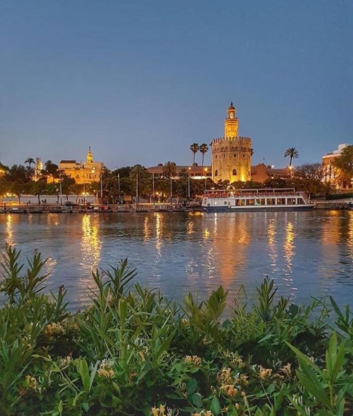 Apartamento Con Vistas Al Rio Guadalquivir En Triana, Sevilla Eksteriør billede