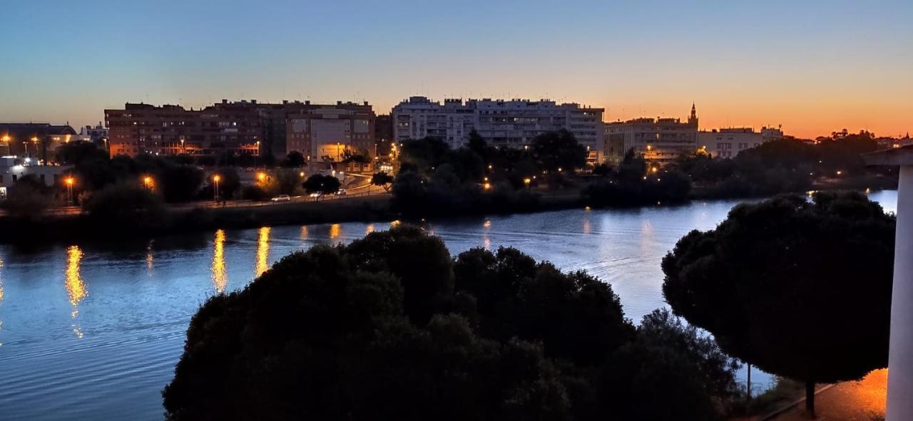 Apartamento Con Vistas Al Rio Guadalquivir En Triana, Sevilla Eksteriør billede